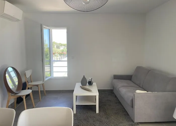 Solaro, A 100m Apartment
